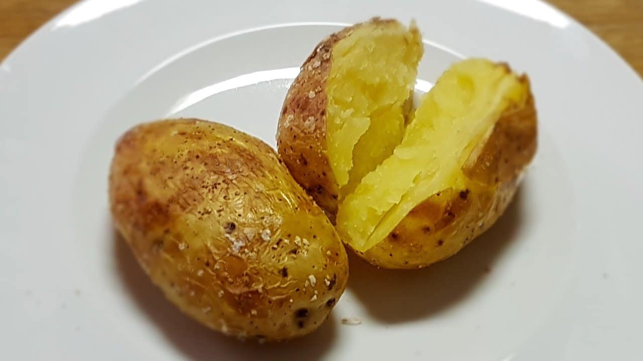 Deliciosas patatas al horno con papel albal: la mejor receta paso a paso